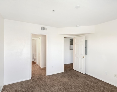 6955 N Durango Drive - Photo Thumbnail 15