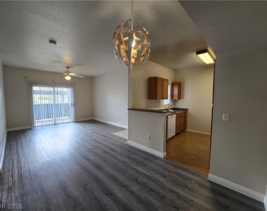 9620 W Russell Road - Photo Thumbnail 7
