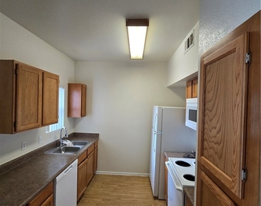 9620 W Russell Road - Photo Thumbnail 10