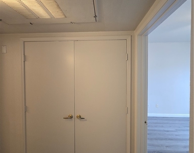 9620 W Russell Road - Photo Thumbnail 11