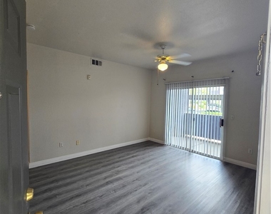 9620 W Russell Road - Photo Thumbnail 4