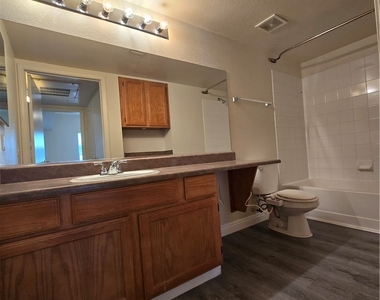 9620 W Russell Road - Photo Thumbnail 16