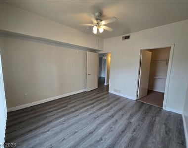 9620 W Russell Road - Photo Thumbnail 13