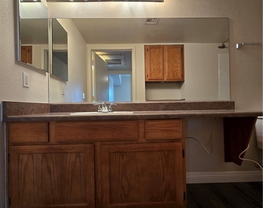 9620 W Russell Road - Photo Thumbnail 17