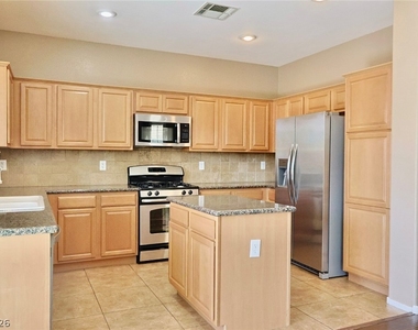 10643 Tray Mountain Avenue - Photo Thumbnail 6