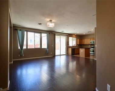 10643 Tray Mountain Avenue - Photo Thumbnail 2