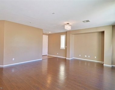 10643 Tray Mountain Avenue - Photo Thumbnail 4