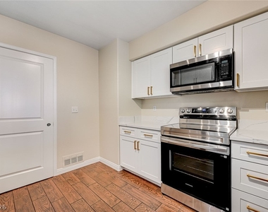 7255 W Sunset Road - Photo Thumbnail 16