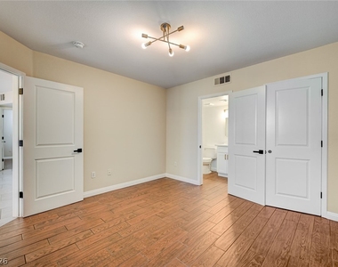 7255 W Sunset Road - Photo Thumbnail 22