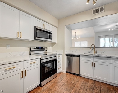 7255 W Sunset Road - Photo Thumbnail 19