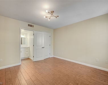 7255 W Sunset Road - Photo Thumbnail 21