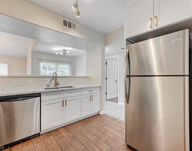 7255 W Sunset Road - Photo Thumbnail 18