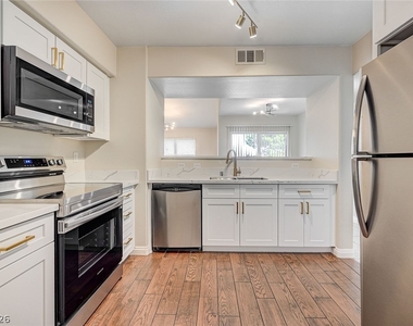 7255 W Sunset Road - Photo Thumbnail 17