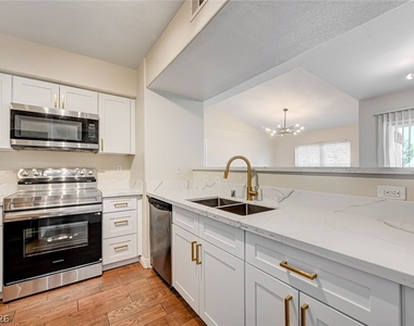 7255 W Sunset Road - Photo Thumbnail 15
