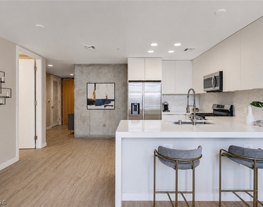 353 Bonneville Avenue - Photo Thumbnail 6