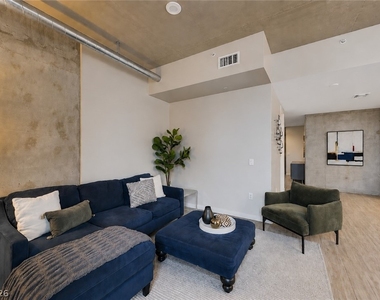 353 Bonneville Avenue - Photo Thumbnail 4