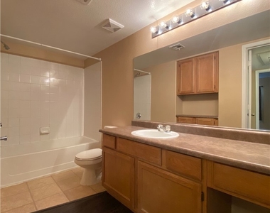 7255 W Sunset Road - Photo Thumbnail 6
