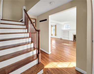 54 Westmoreland Drive - Photo Thumbnail 3