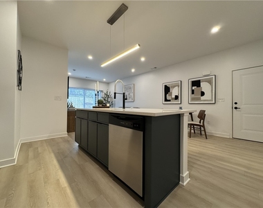 401 Erie Ridge Drive - Photo Thumbnail 5
