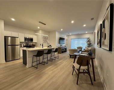 401 Erie Ridge Drive - Photo Thumbnail 2