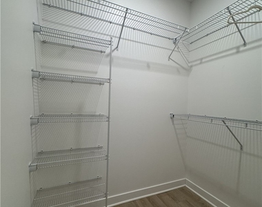 401 Erie Ridge Drive - Photo Thumbnail 9