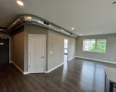 625 S Goodman Street - Photo Thumbnail 4