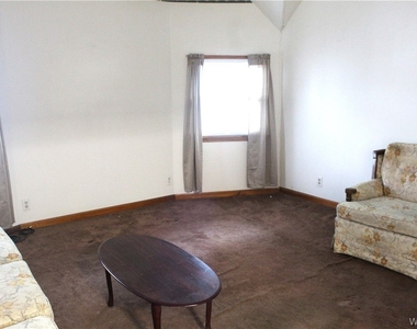 40 Ryan Street - Photo Thumbnail 1