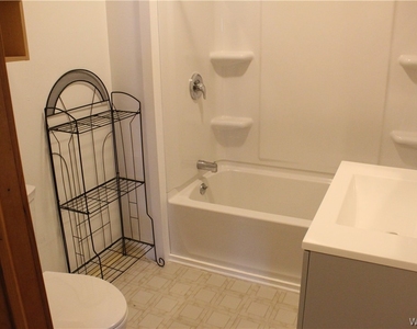 40 Ryan Street - Photo Thumbnail 7
