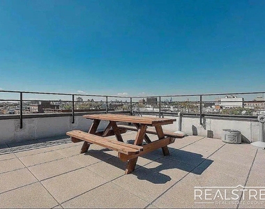 286 Stanhope Street - Photo Thumbnail 7