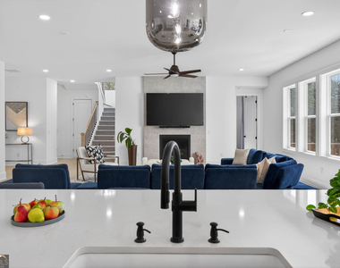 512 Cedar Crest Circle - Photo Thumbnail 15
