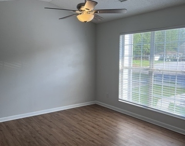 2770 Parkway Cove - Photo Thumbnail 3
