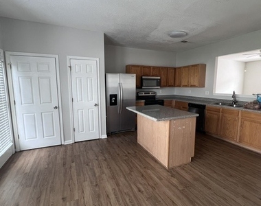 2770 Parkway Cove - Photo Thumbnail 8