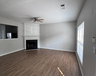2770 Parkway Cove - Photo Thumbnail 6