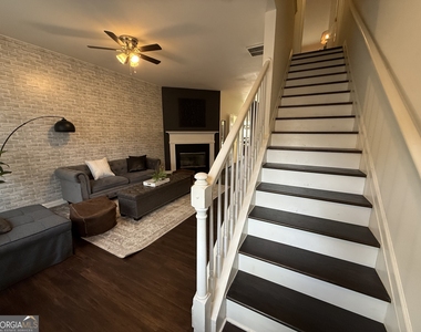 1524 Cove Creek Circle - Photo Thumbnail 3