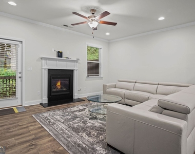2779 White Oak Lane - Photo Thumbnail 5