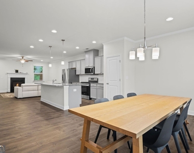 2779 White Oak Lane - Photo Thumbnail 13