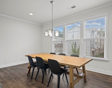 2779 White Oak Lane - Photo Thumbnail 12