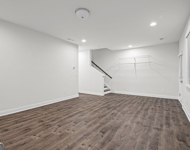 2779 White Oak Lane - Photo Thumbnail 31