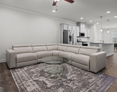 2779 White Oak Lane - Photo Thumbnail 6