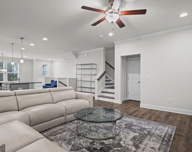 2779 White Oak Lane - Photo Thumbnail 7