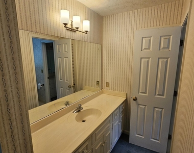 2858 Livsey Drive - Photo Thumbnail 10
