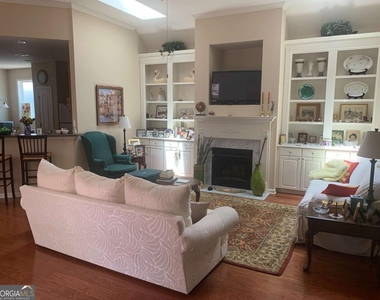 321 Glens Way - Photo Thumbnail 2