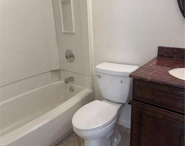 2907 Queen Anne Court - Photo Thumbnail 15