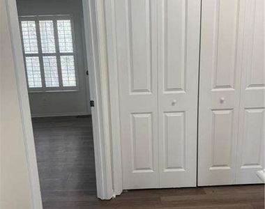 2907 Queen Anne Court - Photo Thumbnail 17