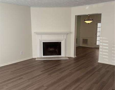 2907 Queen Anne Court - Photo Thumbnail 2
