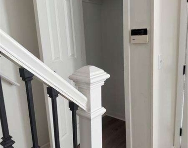 2907 Queen Anne Court - Photo Thumbnail 10