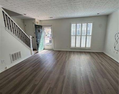 2907 Queen Anne Court - Photo Thumbnail 3