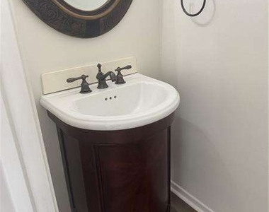 2907 Queen Anne Court - Photo Thumbnail 8