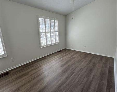 2907 Queen Anne Court - Photo Thumbnail 13