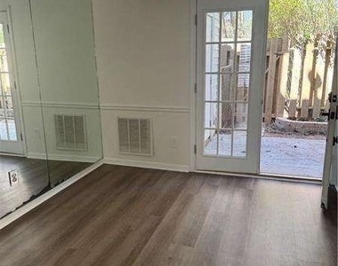 2907 Queen Anne Court - Photo Thumbnail 5